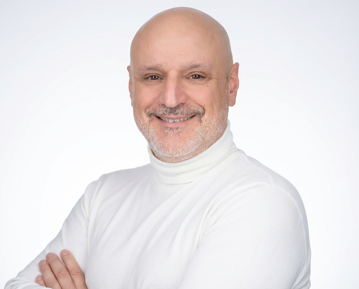 Fernando Freire Fernando Freire ist als kaufmännischer Leiter und Personalverantwortlicher maßgeblich für die organisatorische Struktur der Praxis DOCURE verantwortlich.